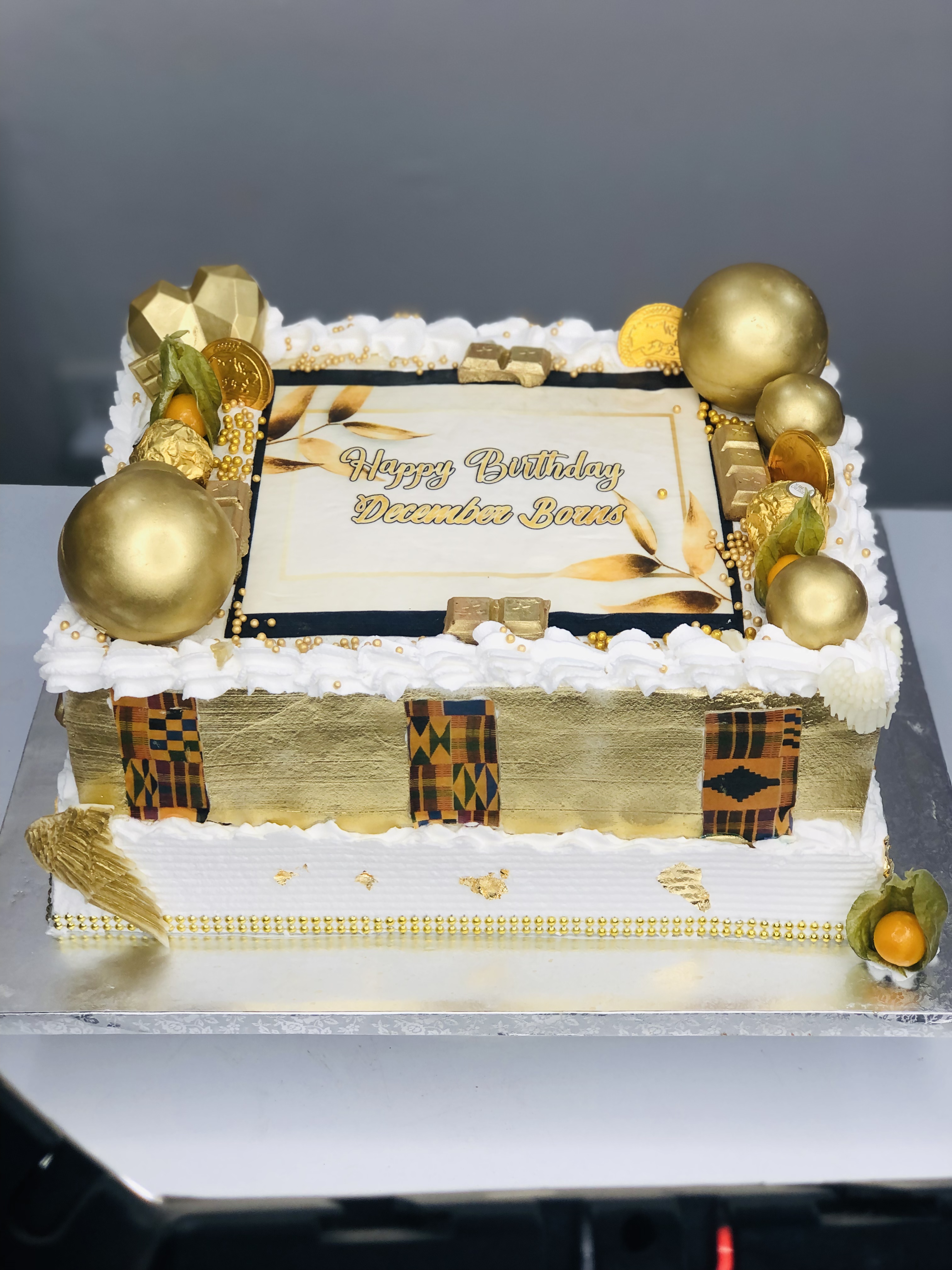 9*12 inches WC Small size (2 preferred flavours) cake