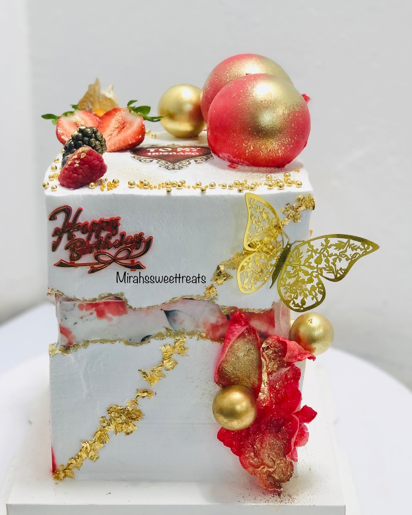 6 inches WCsq Cake (4 preferred flavours with extra design/cartoon character)