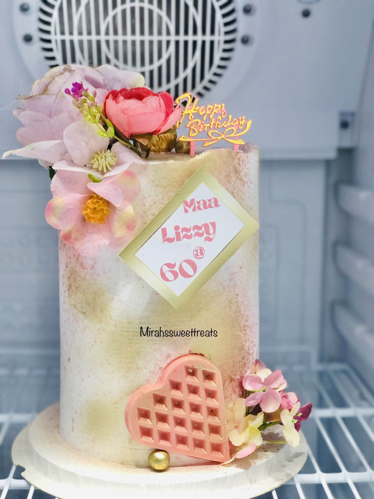 6 inches WC Cake (4 preferred flavours) with flower toppings/edible image)
