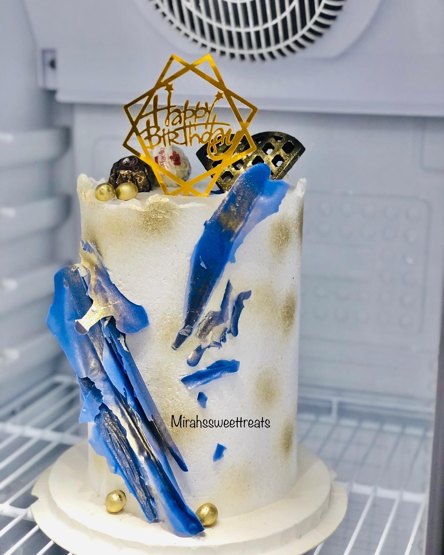 6 inches IM Cake (3 preferred flavours with extra design)