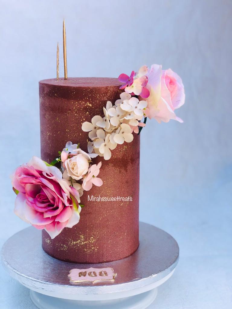6 inches Italian Meringue Cake (4 preferred flavours)