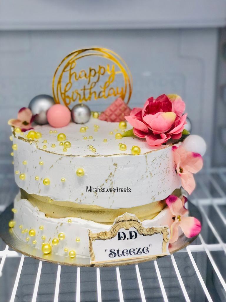 8 inches WC cake (2 preferred flavours with fruits/ flower toppings