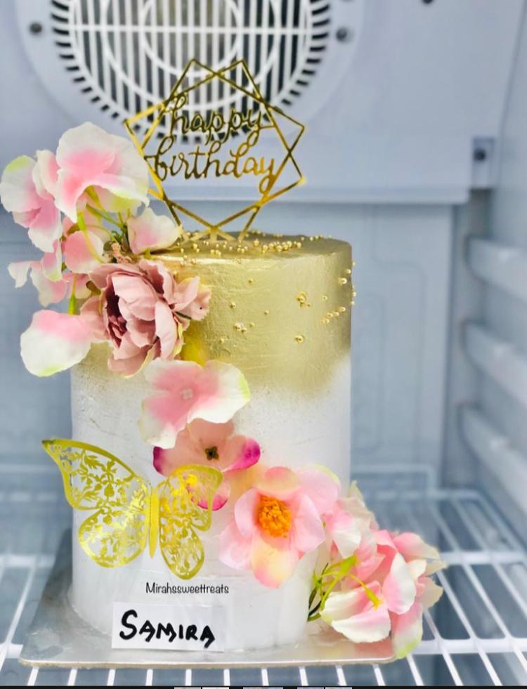 6 inches WC Cake (3 preferred flavours with fruit/flower toppings)
