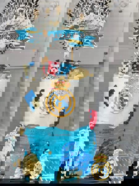 6 inches WC Cake (3 preferred flavours with cartoon characters)