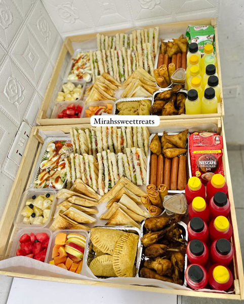 Breakfast Basket For 20 Heads 