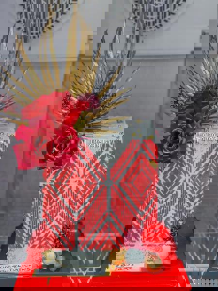 6 inches WCsq Cake (3 preferred flavours with fruit/flower toppings)