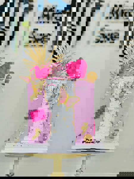 6 inches WCsq Cake (3 preferred flavours with fruit/flower toppings)