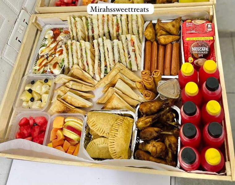 Breakfast Basket For 10 Heads