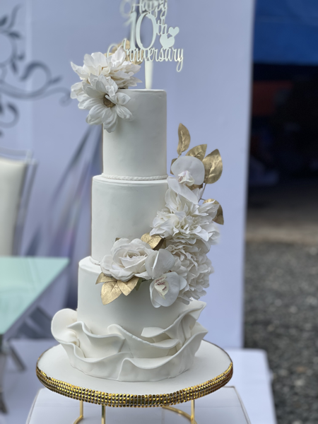 3 Tiered Luxurious Wedding Cake
