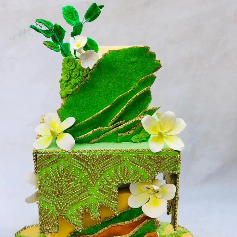 2 tier wedding cake ( 5 on 8 inches)