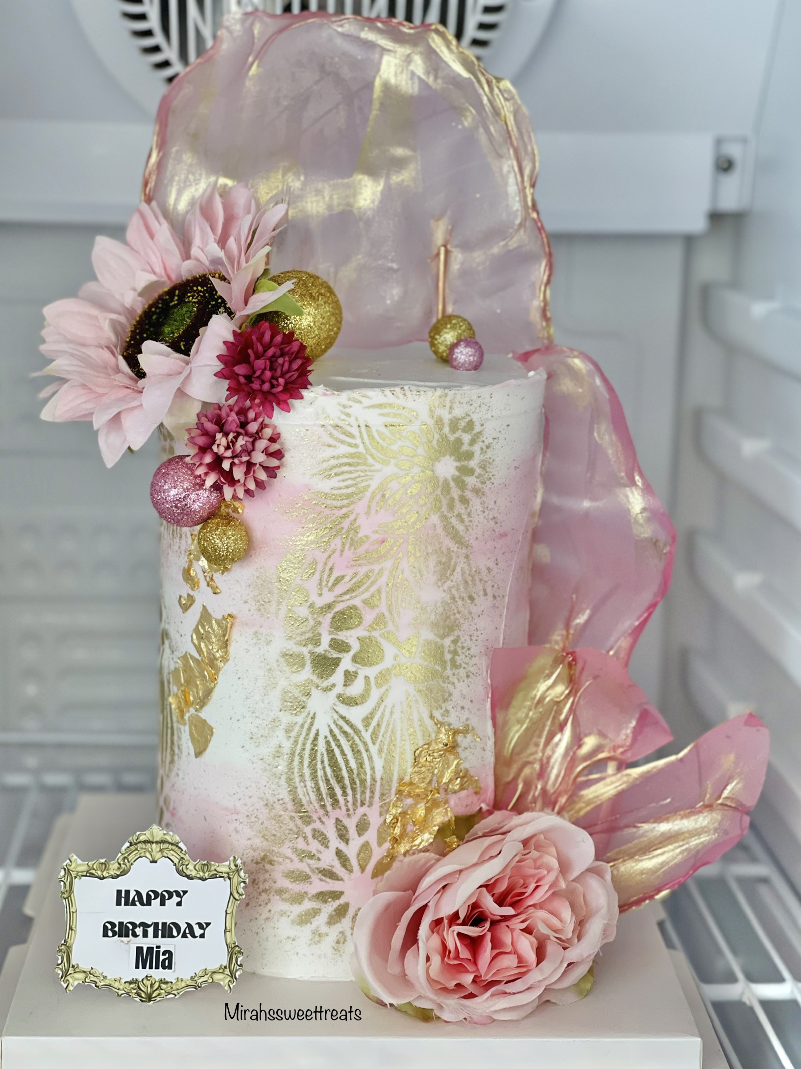 Customized cake with wafer 