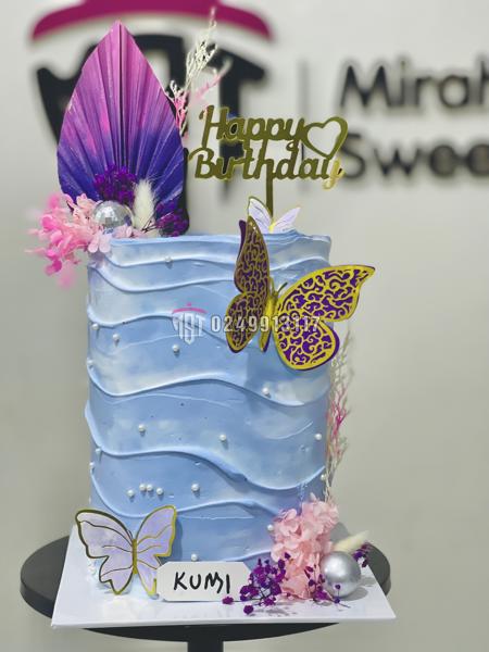6 inches WC Cake (3 preferred flavours with fruit/flower toppings)